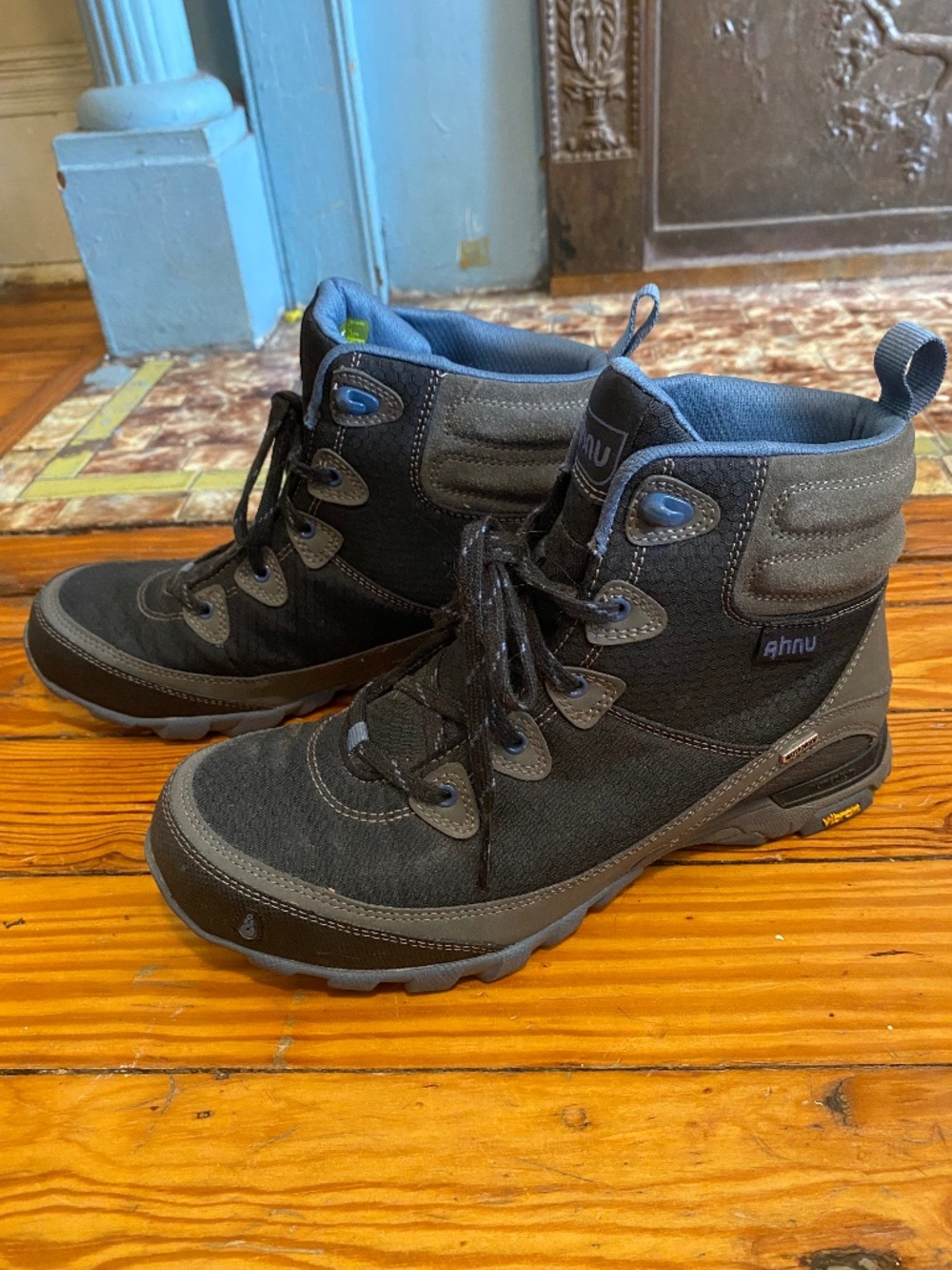 Ahnu Sugarpine Women's Black Hiking Boots Waterproof Vibram Sole SIZE 8 - Picture 7 of 8